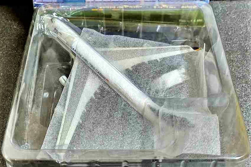 [ Dragon Wings ]　1:400　Premiere Collection B747-412F Singapore Airlines Cargo (SQ)　　(#55226) _6