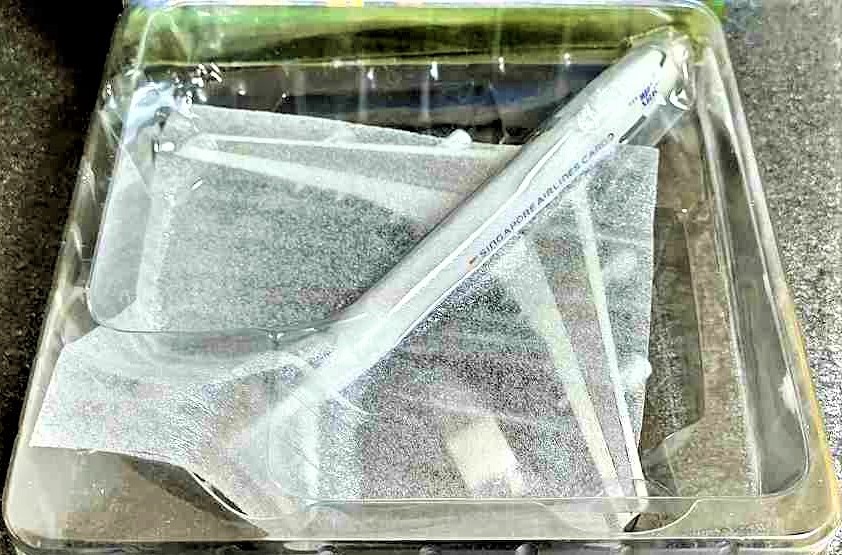 [ Dragon Wings ]　1:400　Premiere Collection B747-412F Singapore Airlines Cargo (SQ)　　(#55226) _7