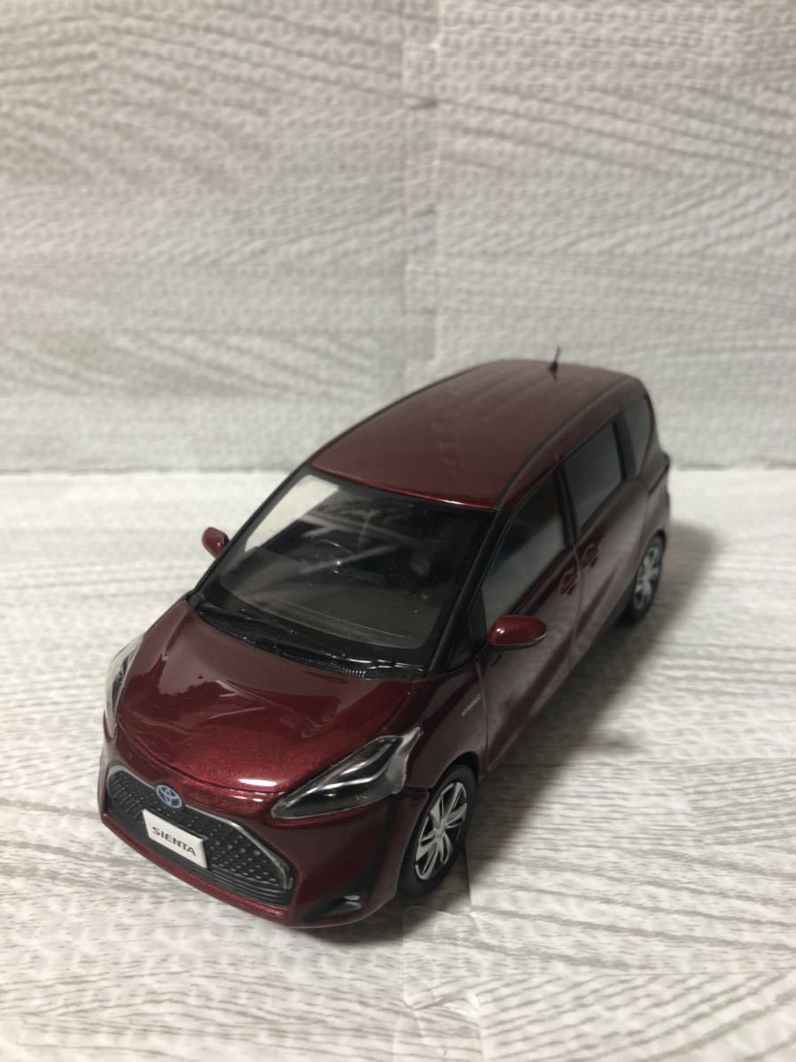 トヨタ カラーサンプル Sienta 非売品 ミニカー 1⁄30 | 後期 シエンタ