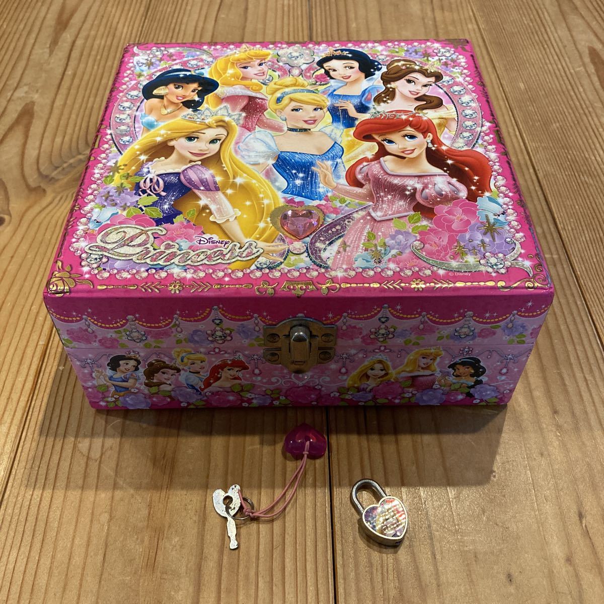 ディズニー プリンセス ジュエリーボックス 品 ディズニー 売買されたオークション情報 Yahooの商品情報をアーカイブ公開 オークファン Aucfan Com