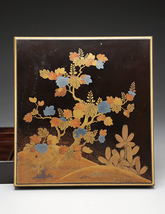 【時代物】金彩細密花蒔絵 硯箱 内梨地 木胎漆器 骨董 共箱付 CU126 時代物 内叢梨地 黒漆塗 若松桐見返松鴛鴦金蒔絵硯箱 一式(梅形