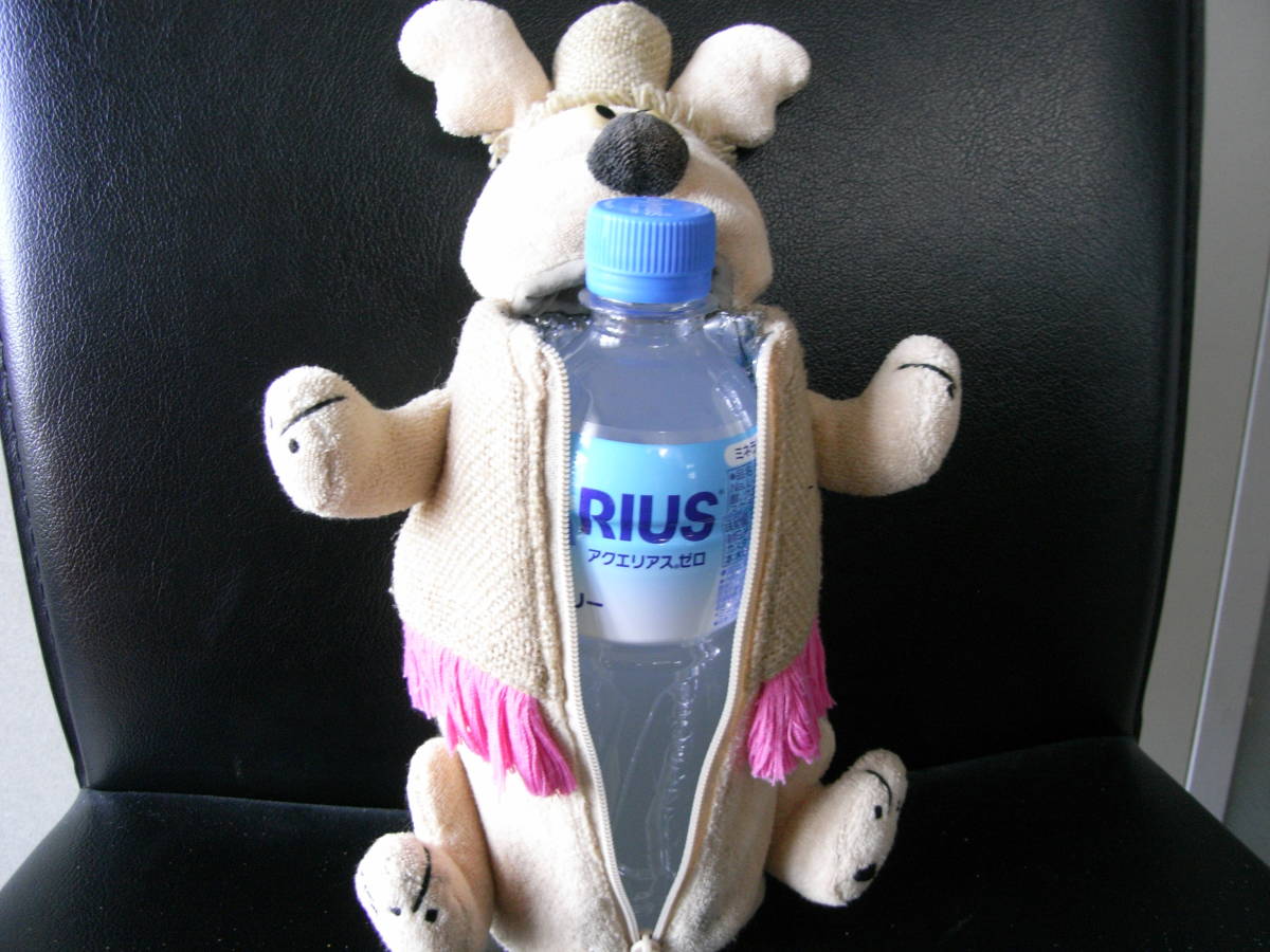 ミエコ ウエサコ ミューの可愛いペットボトルケース ミエコ ウエサコ 売買されたオークション情報 Yahooの商品情報をアーカイブ公開 オークファン Aucfan Com