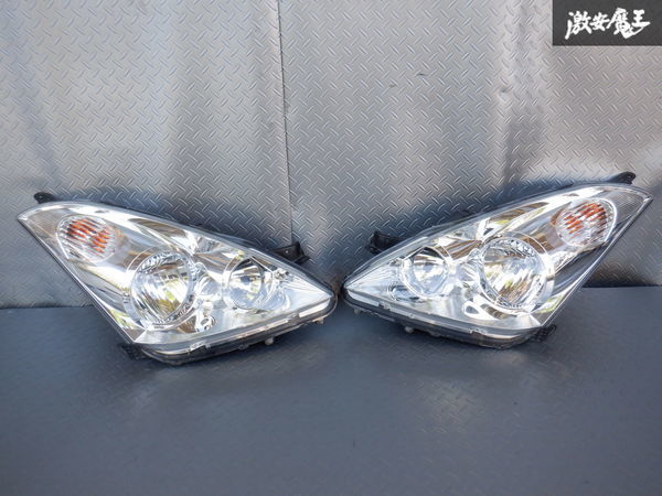 トヨタ純正 ZNE10G ZNE14G ANE10G ANE11W 10 ウィッシュ 前期 ハロゲン ヘッドライト ヘッドランプ キバミ無し 美品 きれい 左右セット