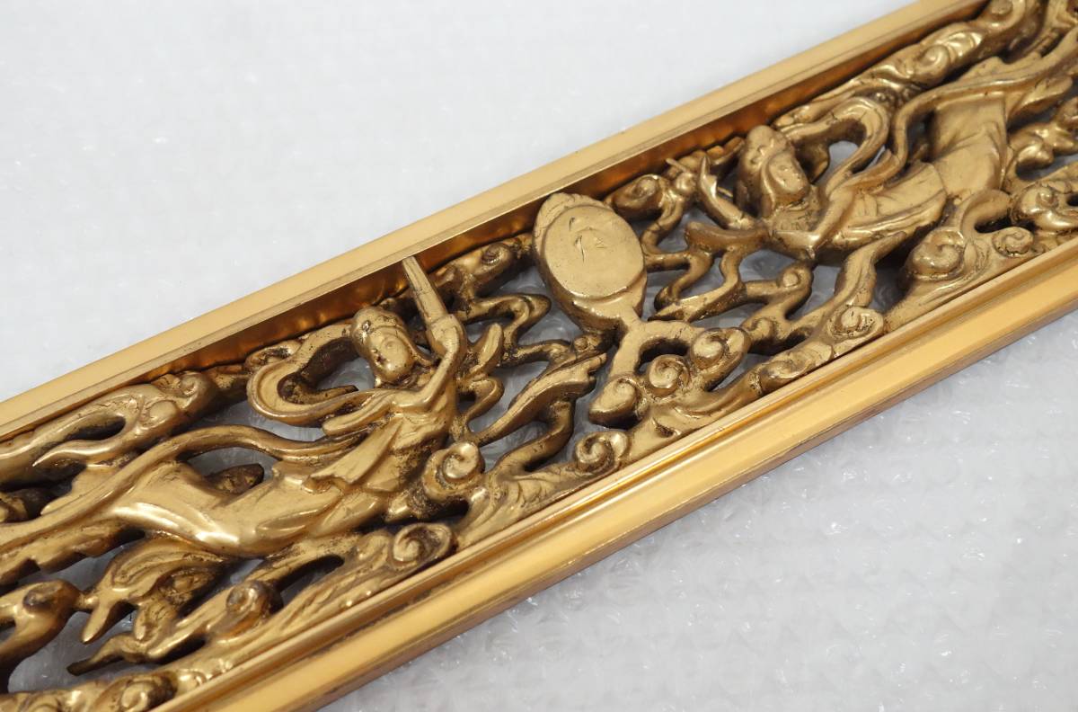 時代物　伝統工芸　仏教美術　＊木製彫刻　装飾　仏壇　仏具 ＊木製飾　金彩　金枠　金具打 ＊天女　雲　刳貫　彫刻＊仏教建築　工芸美術 仏壇 伝統工芸 仏教美術 彫刻 京仏具（きょうぶつぐ）の特徴 4尺3方開き、伝統的工芸品のお仏壇。蒔絵や彫刻をご希望に合わせて製造