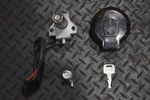 当時物 純正 国内 CBR400F キーセット 0004 検) NC17 CBX400F NC07 CBX550F