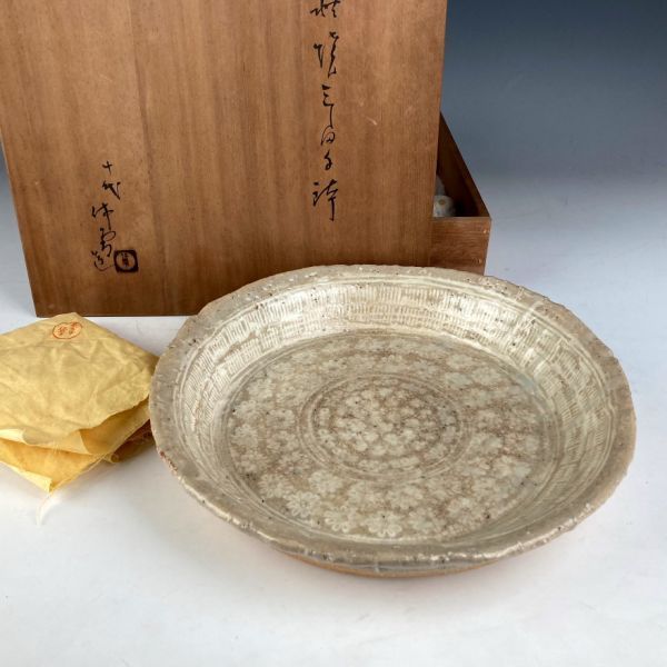茶道具　萩焼　十二代　三輪休雪作　茶碗　共布　共箱　M　R8234 共箱 十代 茶碗 公式通販 茶道具 三輪休雪 R8234 共布 三輪休雪