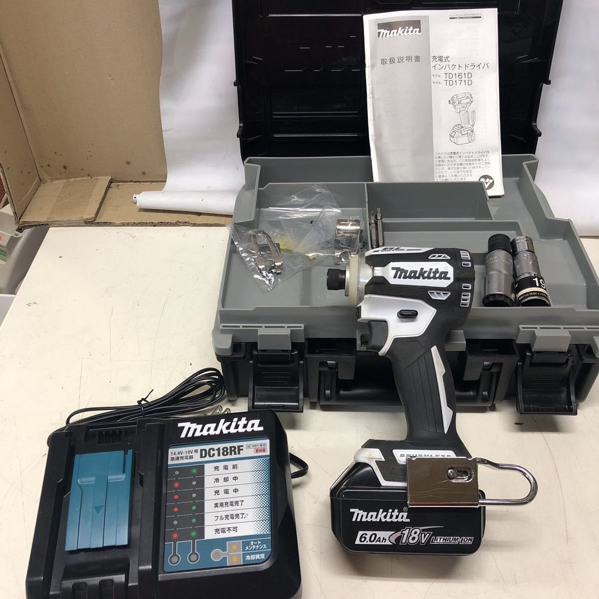 A # 美品 MAKITA マキタ TD171D 18V充電式インパクトドライバ バッテリー 充電器付 ケース付 動作確認済み