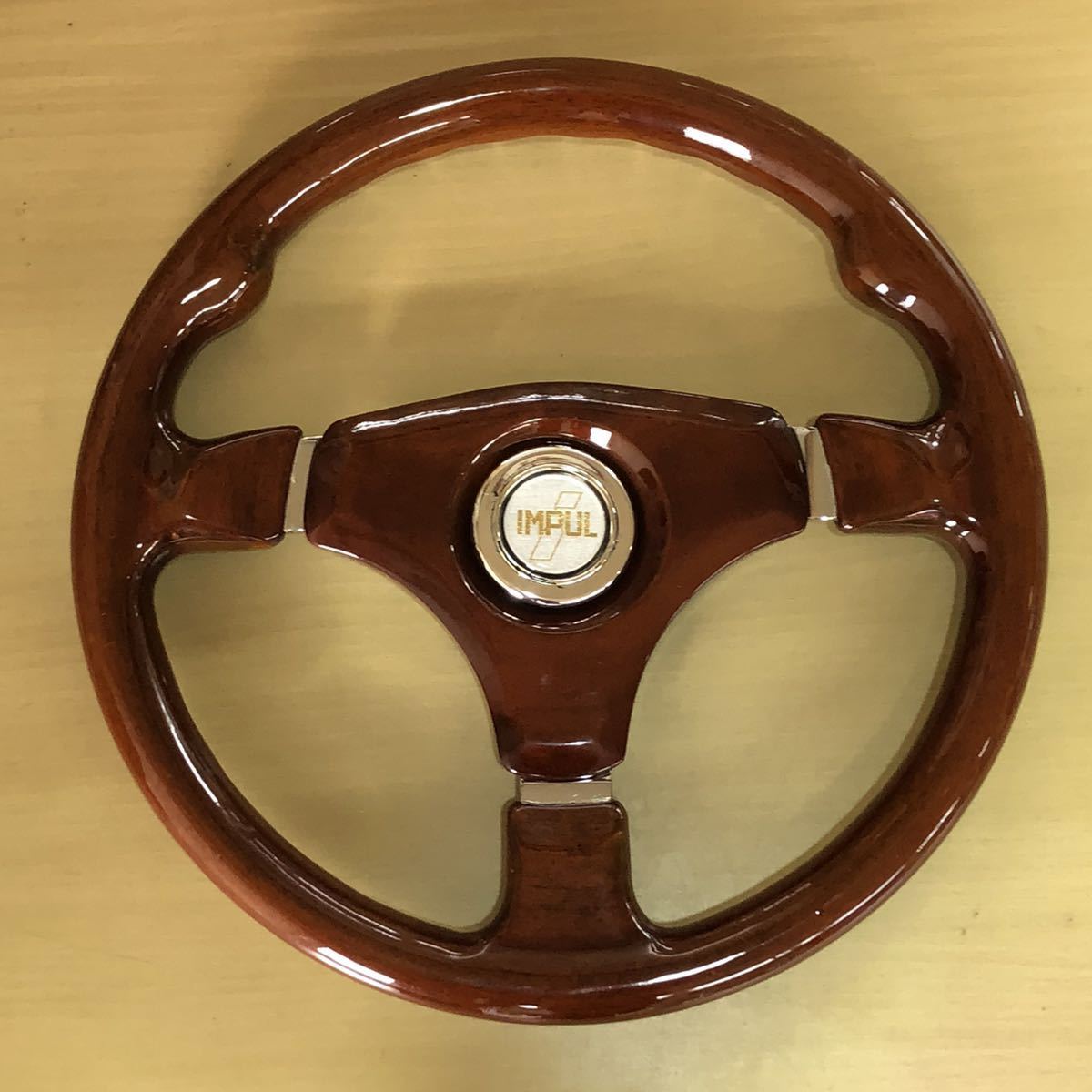 当時物 ウッドステアリング ステアリングホイール ハンドル Impulのホーンボタン付き 直径約35センチ 旧車 ステアリング ハンドル本体 売買されたオークション情報 Yahooの商品情報をアーカイブ公開 オークファン Aucfan Com