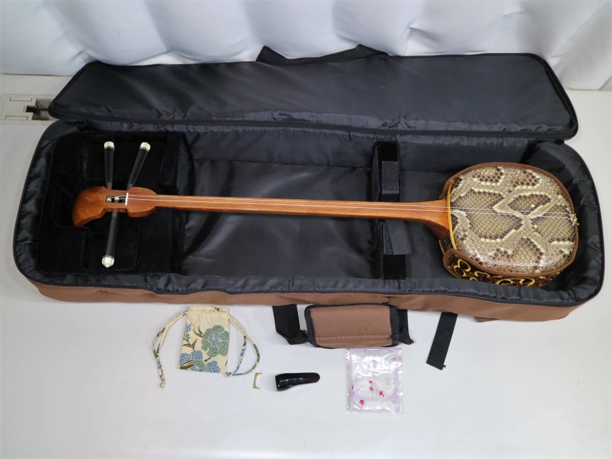 楽器・機材 【美品✨】沖縄 三線 本皮 黒漆 三味線 ハードケース