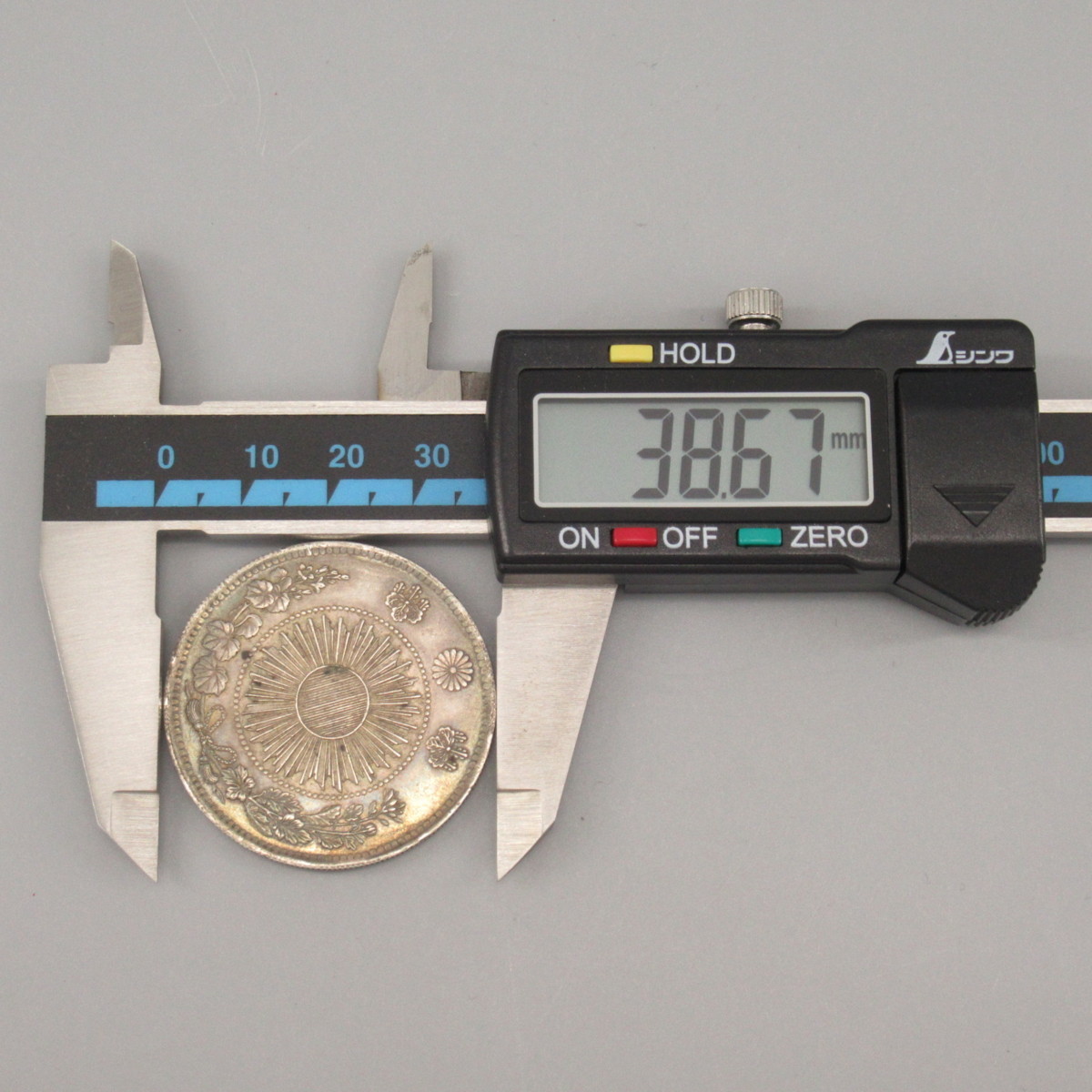 定番，大人気 旧1円銀貨 明治3年 量目：約26.76g 古銭/一圓