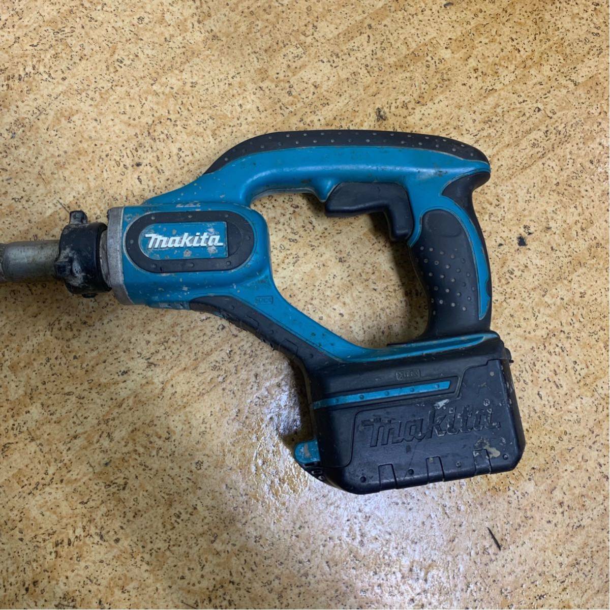 X）マキタ 充電式コンクリートバイブレータ VR350D 動作品 本体