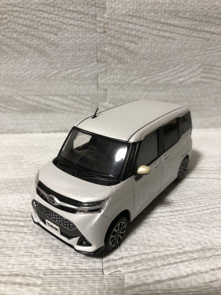1/30 トヨタ 新型タンク TANK カラーサンプル 非売品 ミニカー　パールホワイトⅢ