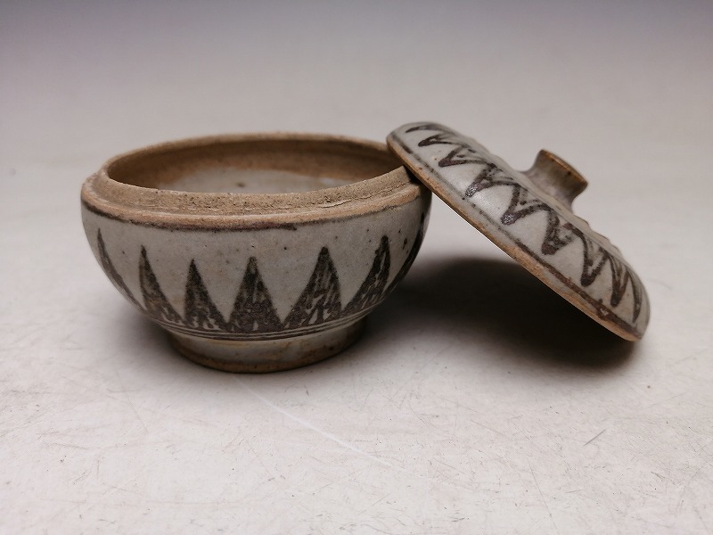 委 3657＞☆『 宋胡録 』☆ スンコロク 鉄絵 香合 合子 ☆ タイ