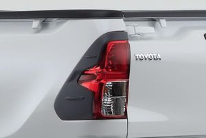 TOYOTA HILUX トヨタ純正 テールランプ ガーニッシュ マットブラック 艶消し黒 REVO GUN1