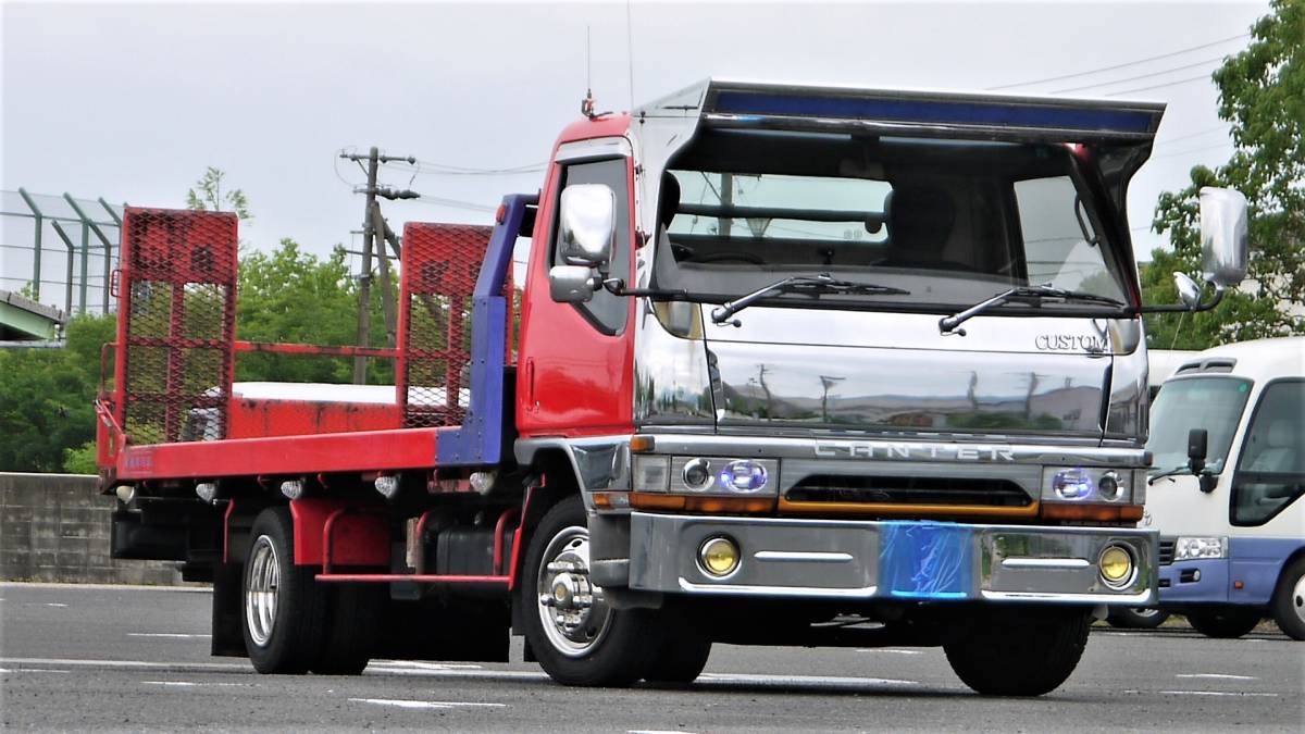 建塗丸 三菱ふそうキャンターをベースにオレ流ハンドメイドで築く 