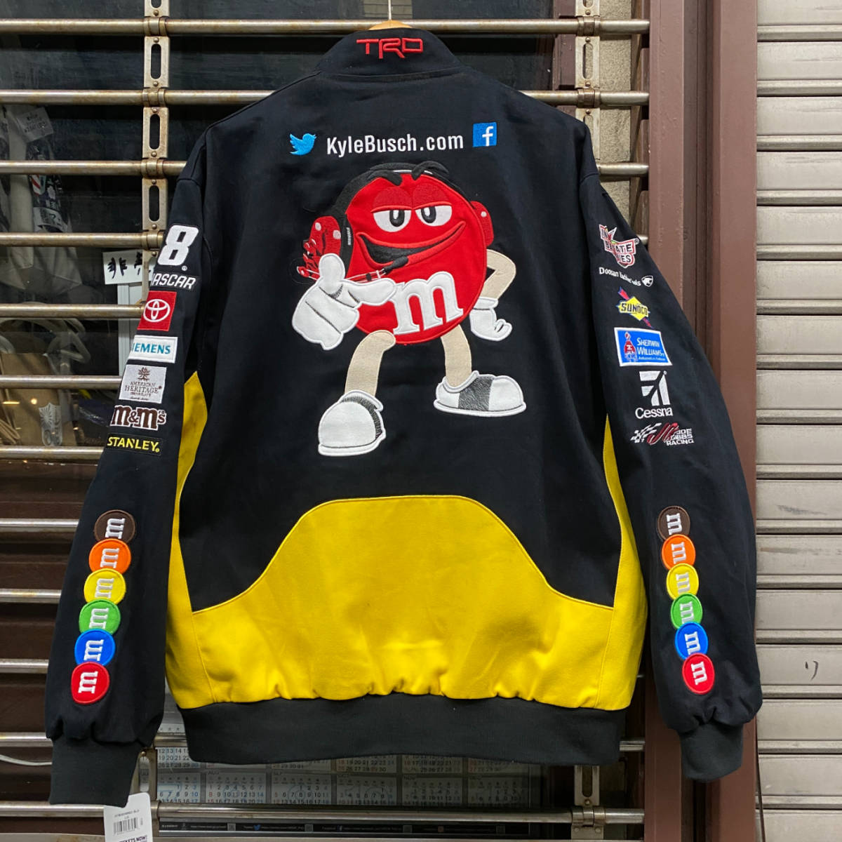 m&m