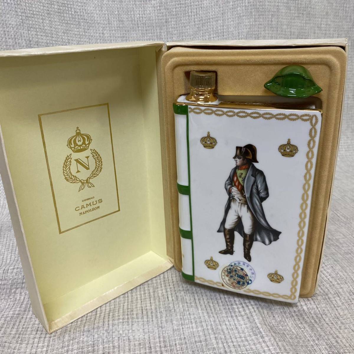 CAMUS ナポレオン ブック 陶器 白 古酒 未開封