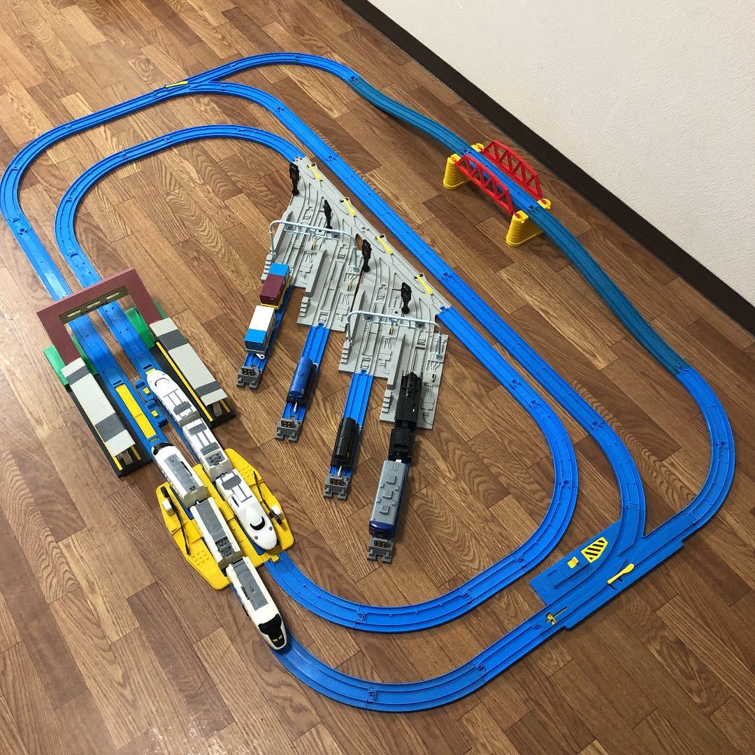 赤字超特価，お買い得 車両基地 プラレール レイアウト 大量セット E3系秋田新幹線連結仕様 N700系新幹線 C56 160号機SL北びわこ号(セット)｜売買されたオークション情報、yahooの商品情報をアーカイブ公開 - オークフ セット