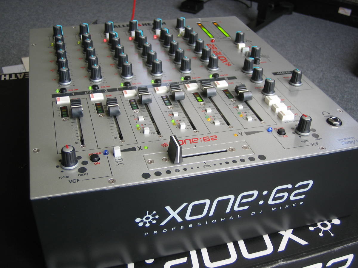 ALLEN & HEATH XONE:62 DJミキサー