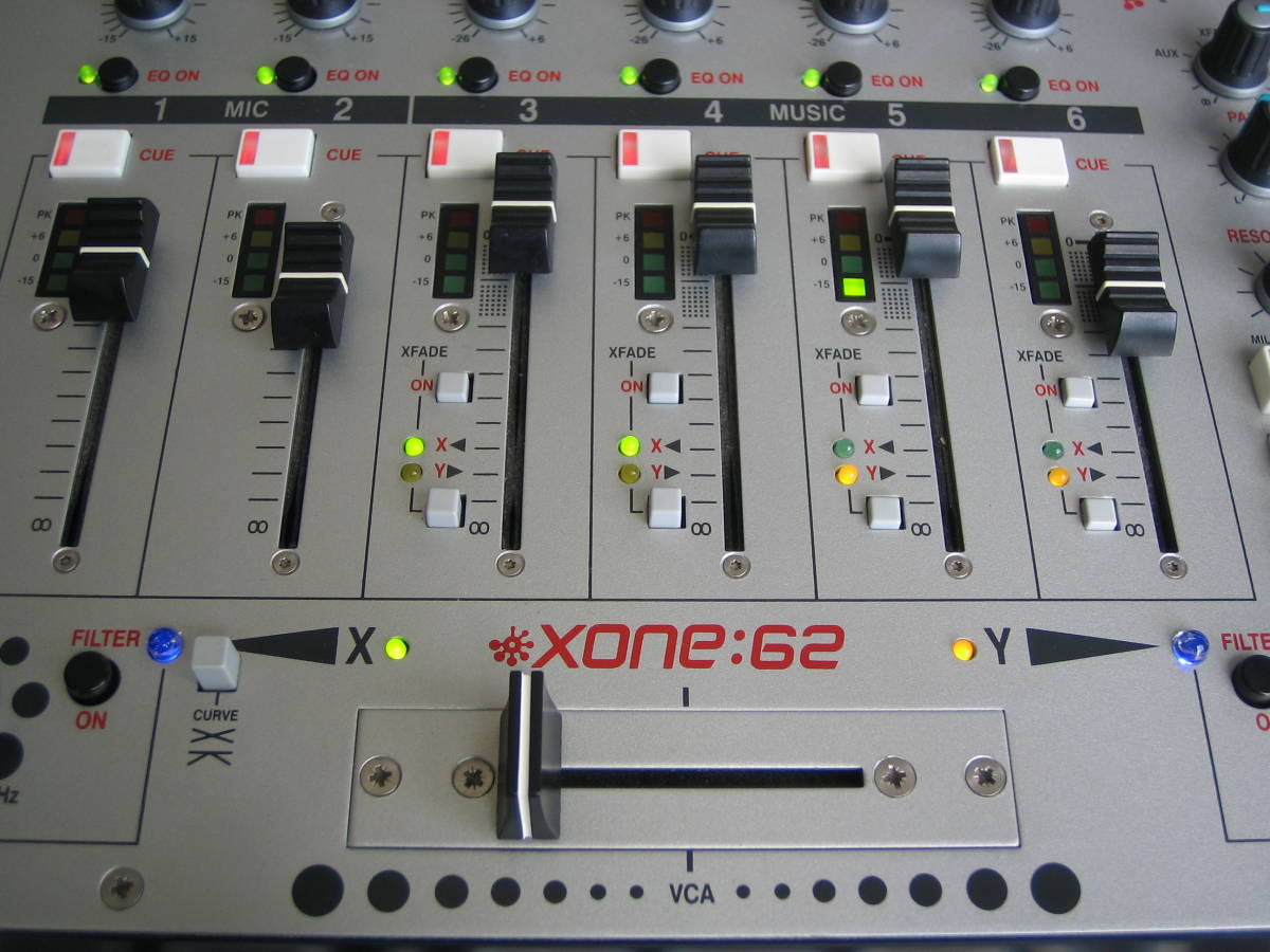 ALLEN & HEATH XONE:62 DJミキサー