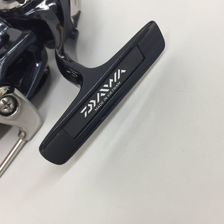 Daiwa ダイワ スピニングリール 15 Revros レブロス 3000 替えスプール付き ダイワ 売買されたオークション情報 Yahooの商品情報をアーカイブ公開 オークファン Aucfan Com