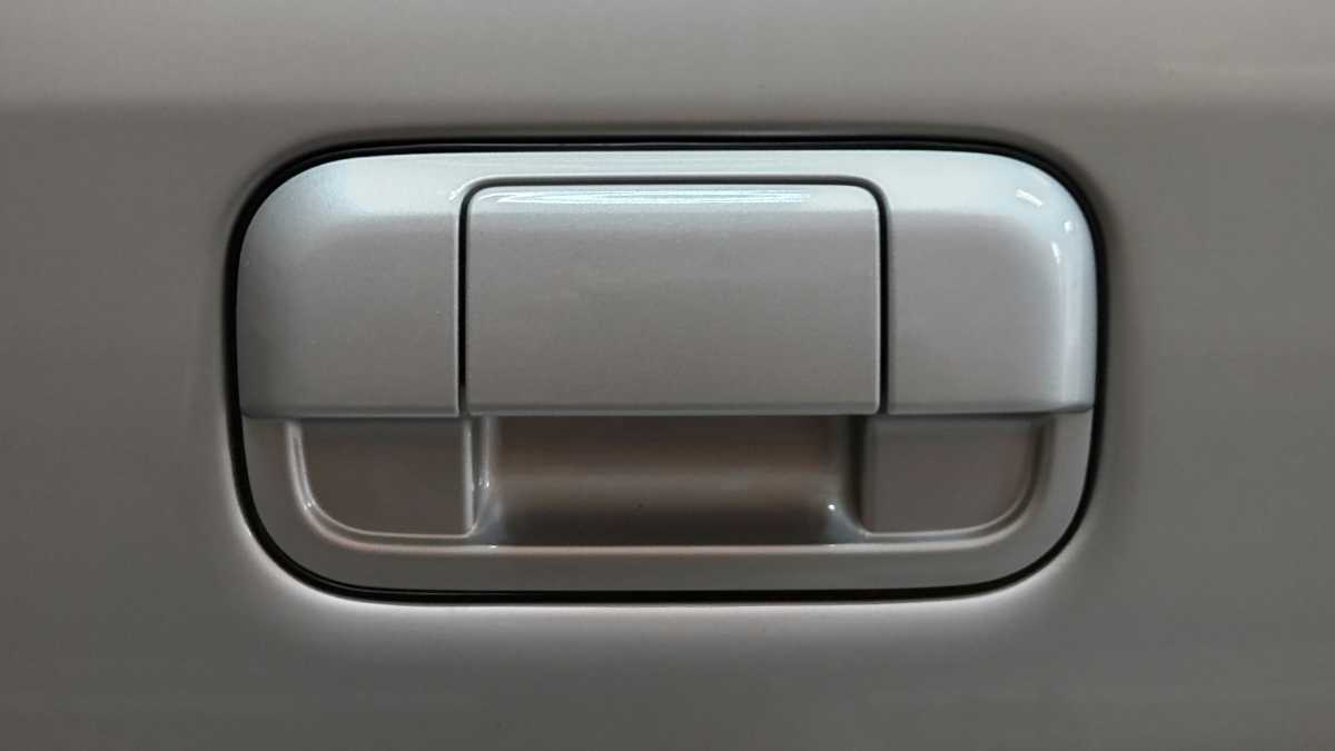 Da17v エブリィ ボディ色塗装済み ドアハンドル アウターハンドル 一台分 カラーno Z2s シルキーシルバーm Dr17v Ds17v サイド 売買されたオークション情報 Yahooの商品情報をアーカイブ公開 オークファン Aucfan Com