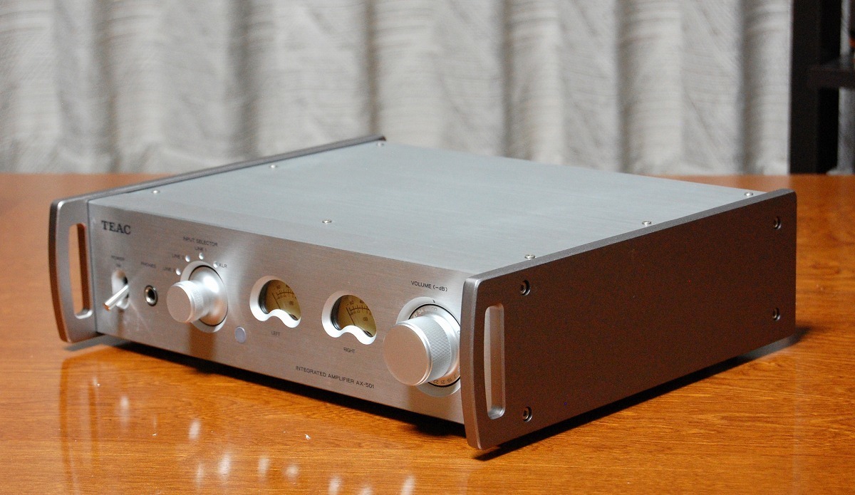 TEAC AX501 前オーナーからヤフオクで購入しました TEAC AX501 前オーナーからヤフオクで購入しました