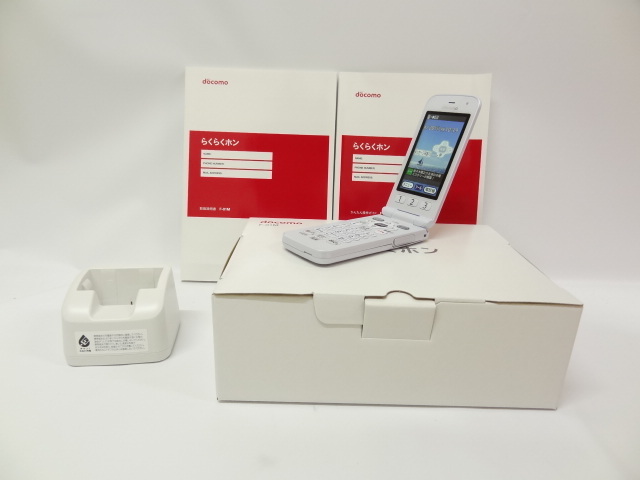 F-52B らくらくスマートフォン　ホワイト　SIMロック解除済み　スマホ 超美品】SIMロック解除済み SIMフリー docomo F-52B 富士通 らくらく