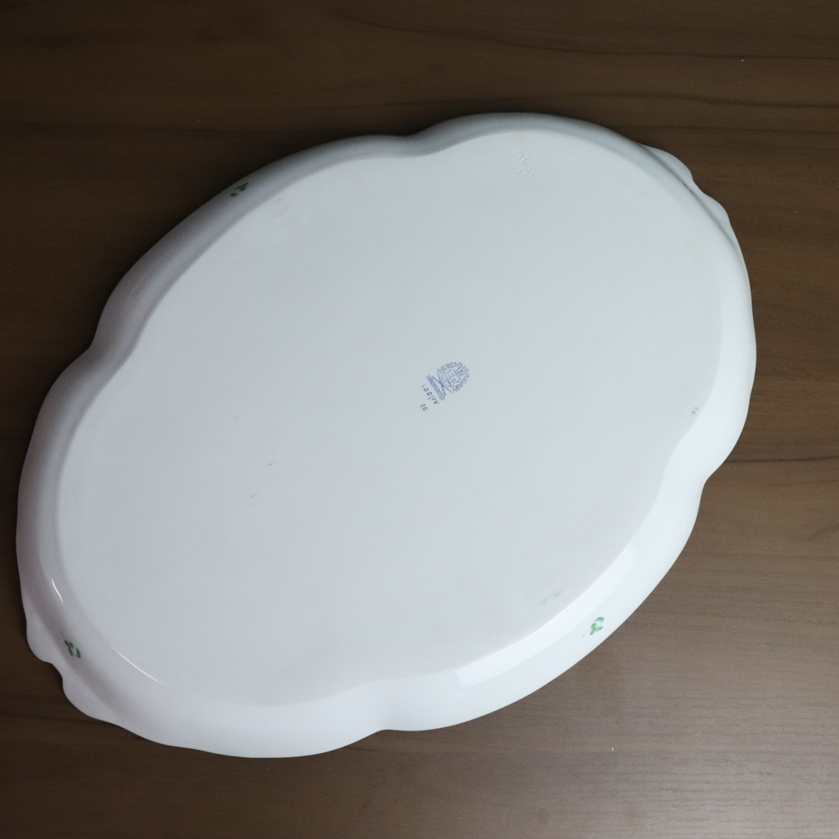 美品　HEREND　インドの華　アポニー　パーティートレイ　箱入り ヘレンドの定番「アポニー」と「インドの華」｜実用にも映える上品な サービストレー ヘレンド トレイ アポニーグリーン